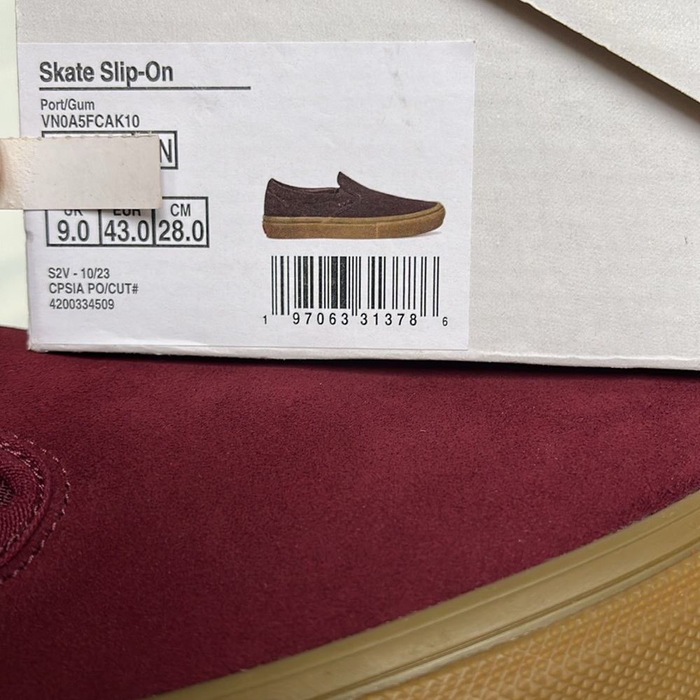 Vans WMNS Skate Slip-On
Port/Gum
VN0A5FCAK10
Sneakers - Picture 16 of 16